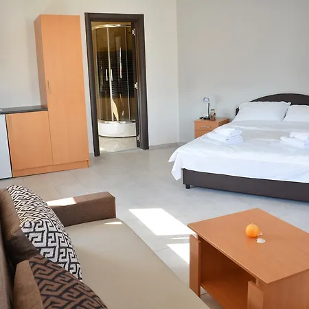 Deltix Guest house *